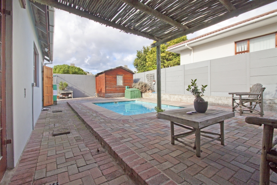 4 Bedroom Property for Sale in Sunnydale Western Cape